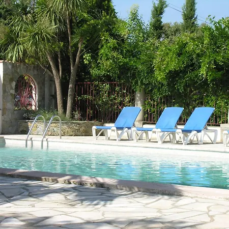 Domaine Le Clos Des Oliviers 2*
