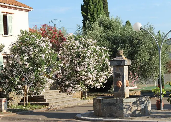 Domaine Le Clos Des Oliviers Aparthotel 3*