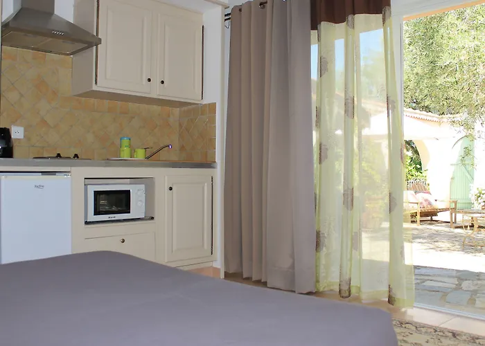 Domaine Le Clos Des Oliviers 3* Sorbo-Ocagnano