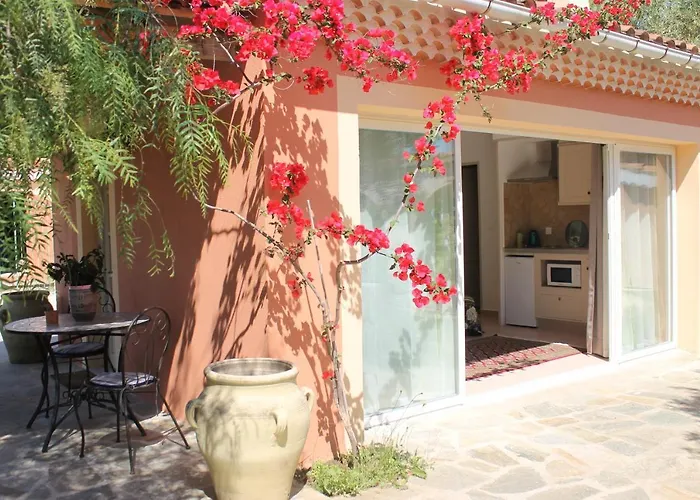 Aparthotel Domaine Le Clos Des Oliviers 3*