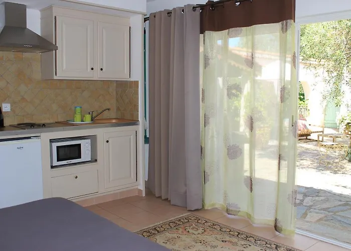 Aparthotel Domaine Le Clos Des Oliviers 3*